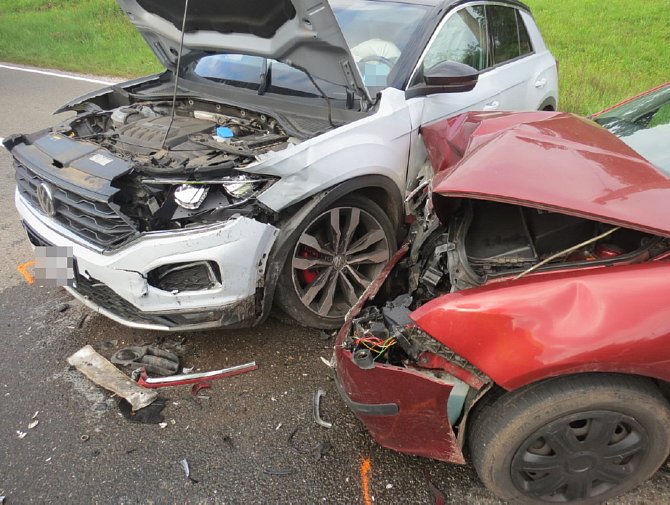 Nehoda dvou osobních automobilů v Rudníku.
