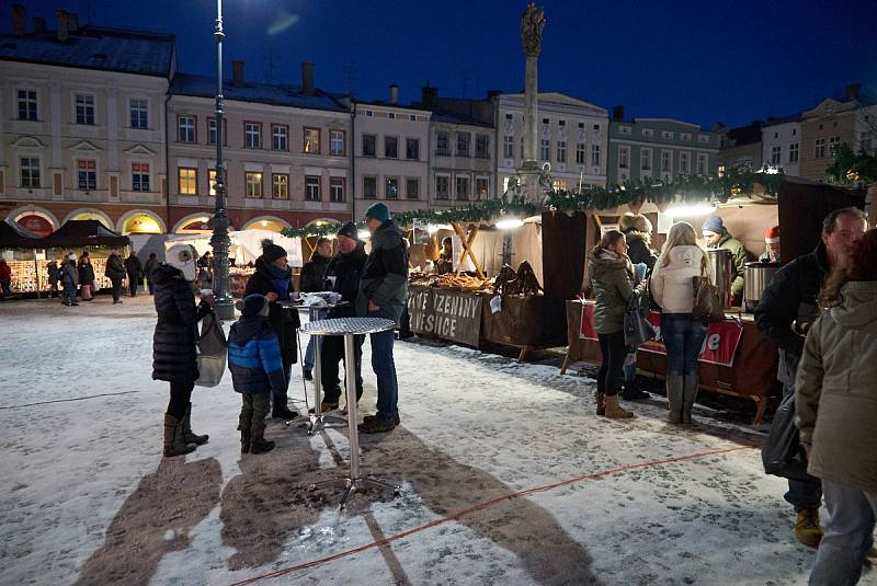 Trutnov před svátky: Malé adventní trhy v Uffu, vánoční trhy na Krakonošově náměstí.