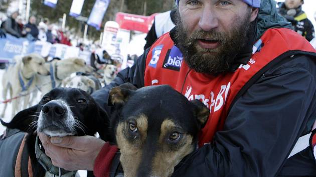 Bývalý elitní evropský musher Radek Havrda, který vyhrál třikrát špičkový závod psích spřežení La Grande Odyssée, se dnes věnuje geodézii a farmaření. Má osmnáct hektarů a devadesát ovcí.