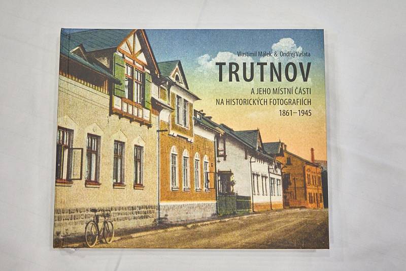 Křest knihy Trutnov a jeho místní části na historických fotografiích 1861 až 1945.