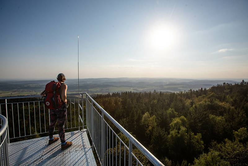 Nová rozhledna na vrcholu Žaltman v Jestřebích horách.