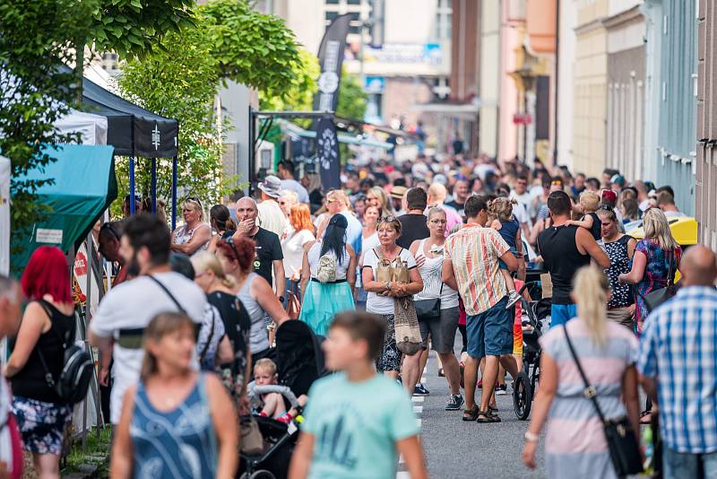 O první ročník trutnovského street food pikniku byl velký zájem.