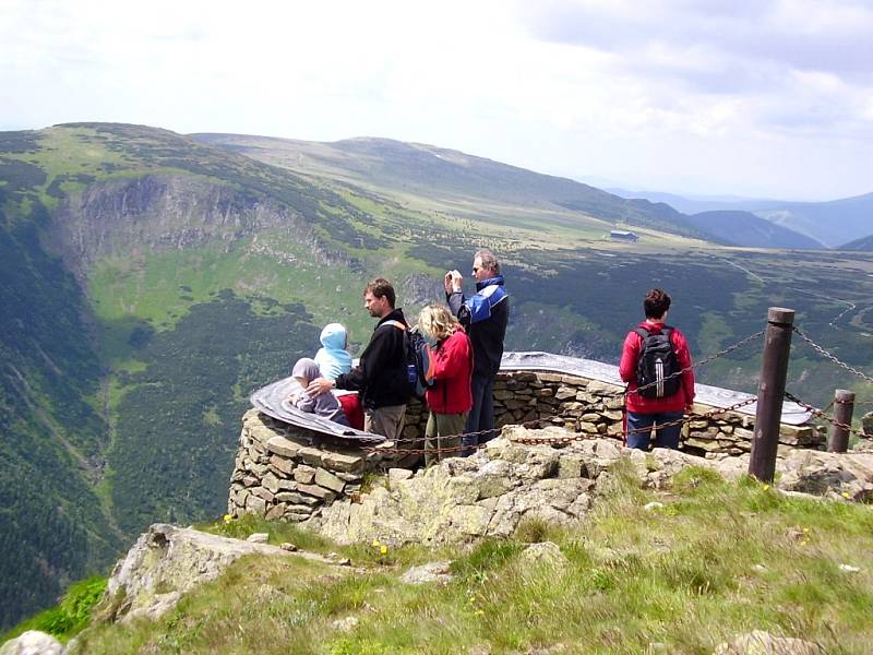 PANOROMATICKÝ ROZHLED po výstupu na vyhlídková místa potěší každé oko. 