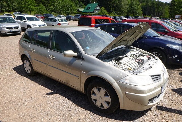 Renault Megane hořel od závady palivového systému.
