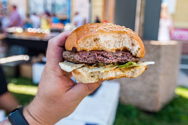 O první ročník trutnovského street food pikniku byl velký zájem.