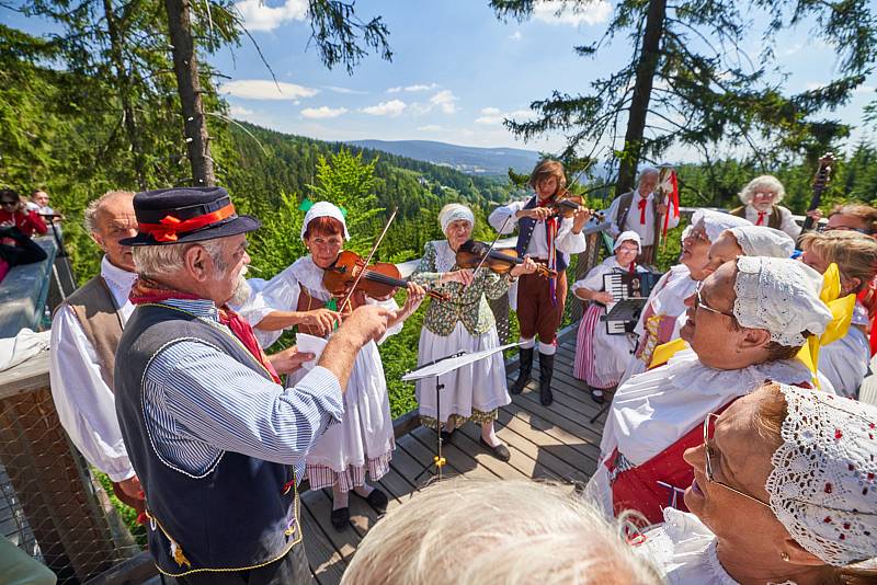 Stezka korunami stromů Krkonoše v Janských Lázních oslavila druhé narozeniny.