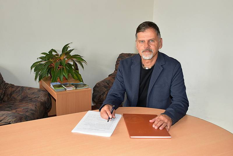 Jiří Špetla rezignoval na post starosty Svobody nad Úpou, který vykonával od roku 2010. Od 1. dubna pracuje na lanové dráze v Peci pod Sněžkou jako zástupce vedoucího provozu.