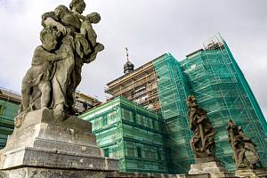 BAROKNÍ HOSPITAL KUKS a jeho areál stále prochází opravami. Proto je až do odvolání pro návštěvníky uzavřen. Rekonstrukce má skončit v listopadu.