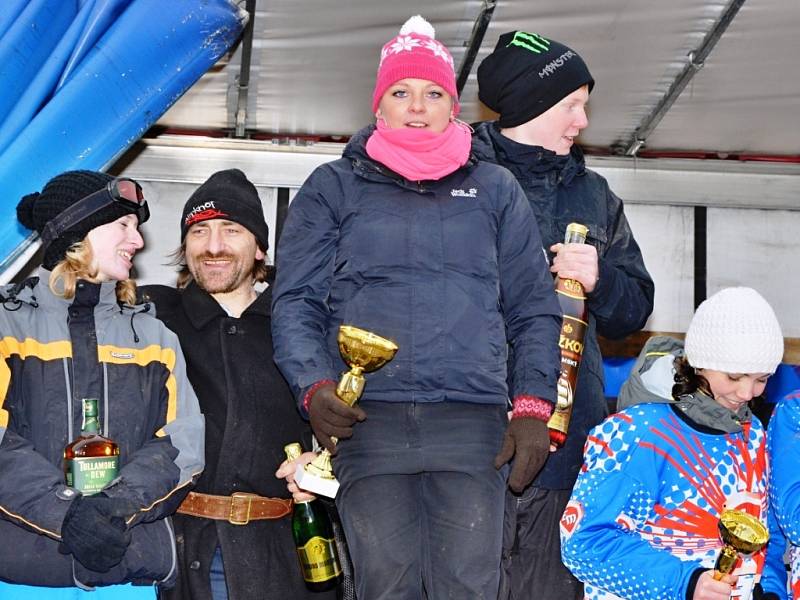 DENISA VAŇKOVÁ, jezdkyně  ze stáje Teri z Horního Lánova a lyžař Čeněk Jon si v Martinicích vyjeli nejvyšší příčku v závodech horseskijöringu.