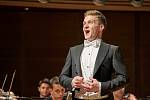 Tenor Petr Nekoranec oslnil trutnovské Uffo. Doprovázel ho Symfonický orchestr Českého rozhlasu, který dirigoval Američan William Kelley.