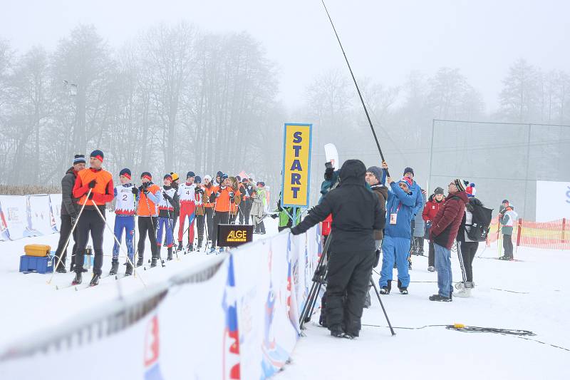 Olympiáda dětí a mládeže měla ve středu na programu třetí den soutěží. Ve Vrchlabí závodili zrakově postižení běžkaři.