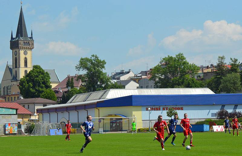 Dvorští fotbalisté se poprvé od 4. října 2020 vrátili k zápasu na svém stadionu.