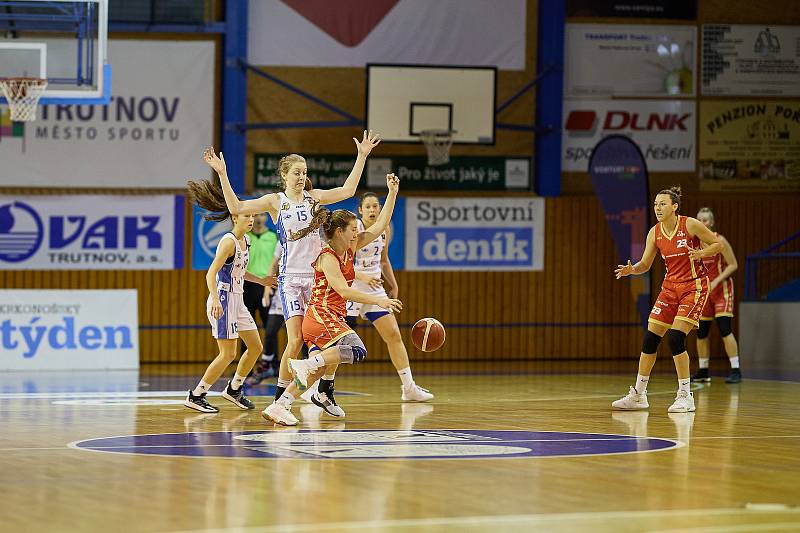 Utkání 7. kola RENOMIA ŽBL basketbalistek: BK Loko Trutnov - BLK Slavia Praha (79:82).