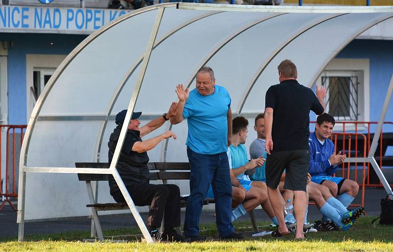 Lomničtí fotbalisté na domácím hřišti přehráli Rynoltice 4:0.