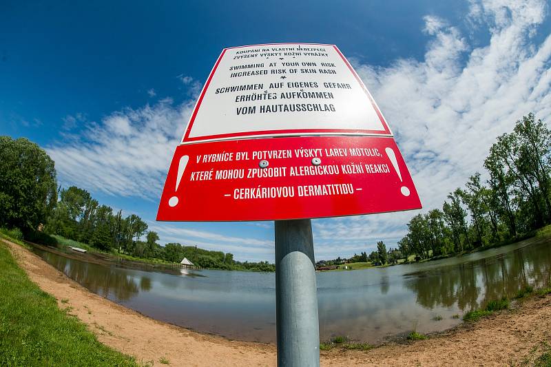 Vrchlabský Kačák byl letos zařazen mezi koupací vody. Zda bude voda vhodná ke koupání, určí její pravidelné rozbory. Hygienici budou odebírat vzorky každé dva týdny.