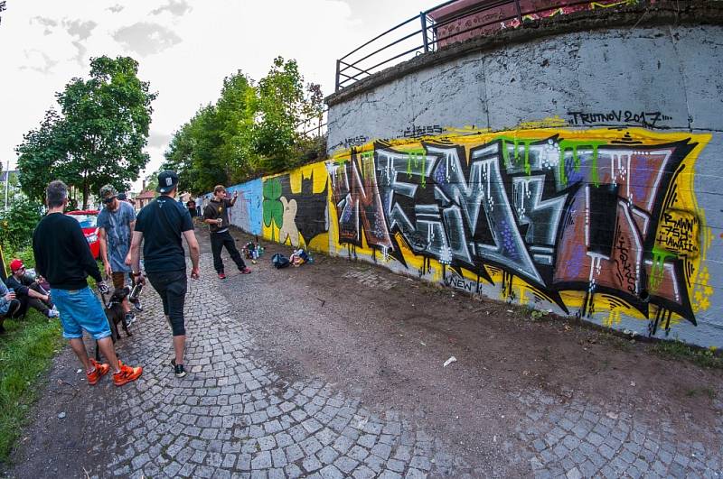 Trutnov nabídl sprejerům zeď. Ztvárnili na ní desítky obrazů