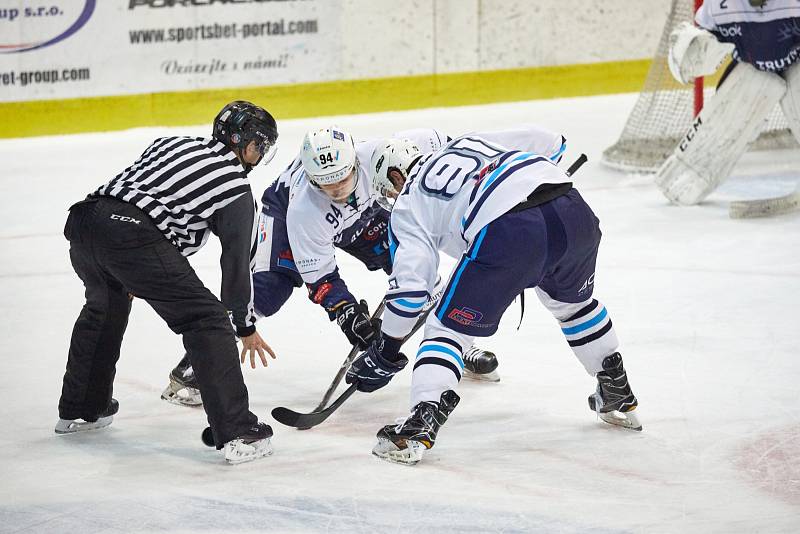 Druholigové hokejové derby Trutnov - Vrchlabí (7:0).