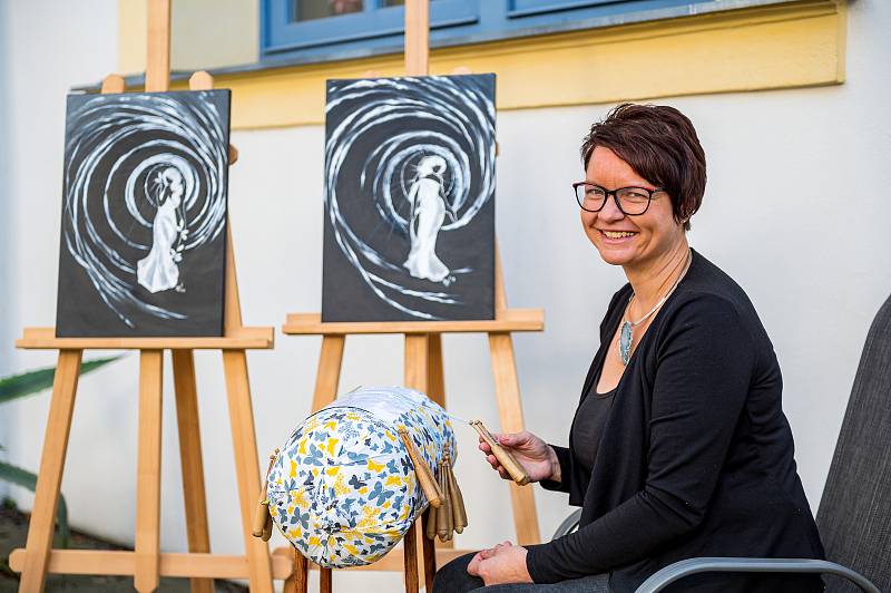 Krajkářka Lenka Špetlová Máslová z Hostinného získala titul mistr tradiční rukodělné výroby Královéhradeckého kraje.