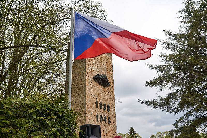 Letošní připomínka výročí konce 2. světové války na městském hřbitově v Trutnově.