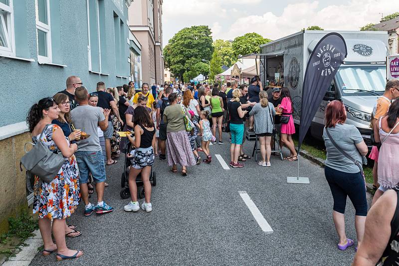 O první ročník trutnovského street food pikniku byl velký zájem.