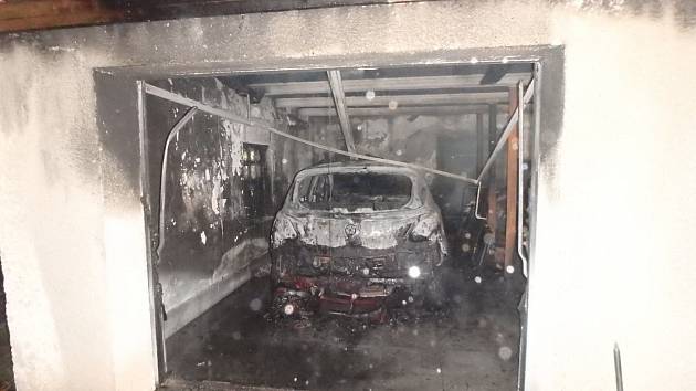 Požár garáže ve Rtyni v Podkrkonoší