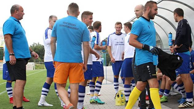 Jako by ještě byli na střídačce nebo rovnou v kabině. Vrchlabští fotbalisté v Třebši totálně zaspali úvod utkání a ztrátu na soupeře ve zbytku zápasu již nedohnali. Domácí vyhráli 5:2.