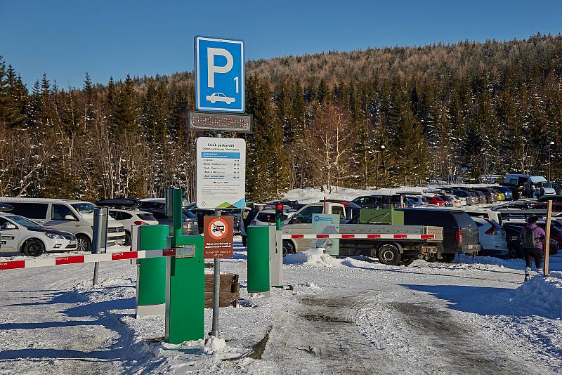 Dopravní nápor zažilo v sobotu i krkonošské středisko Malá Úpa.