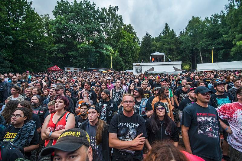 Festival nejtvrdší hudby Obscene Extreme vyvrcholil v Trutnově v areálu letního kina na Bojišti. Byl to 21. ročník.