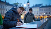 PROTEST PROTI ZDEŇKU ONDRÁČKOVI proběhl dnes (v pondělí) i v "jeho" Město Trutnov.