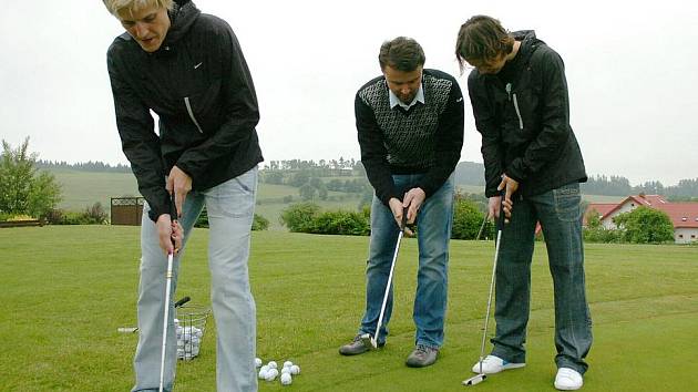 České basketbalistky na golfu v Mladých Bukách.