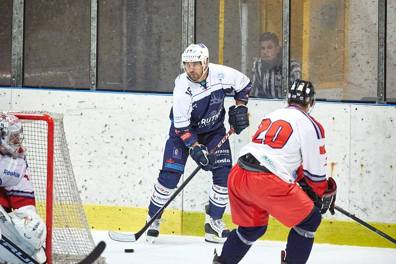 Hokejový duel 2. ligy Trutnov - Letňany (3:2).