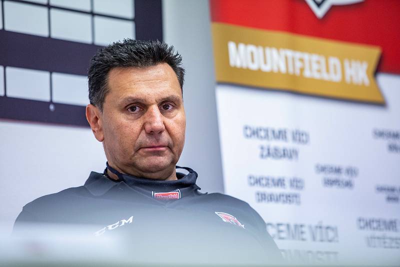 Focení týmu HC Mountfield Hradec Králové a tisková konference