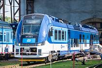 Nové vlaky RegioFox budou jezdit od příštího roku na tratích v Královéhradeckém kraji.