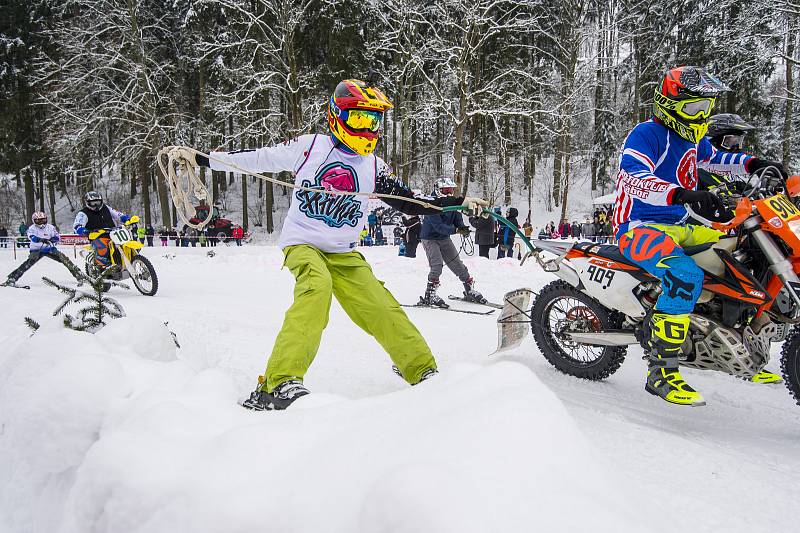 Závod mistrovství ČR v motoskijöringu v Rudníku.