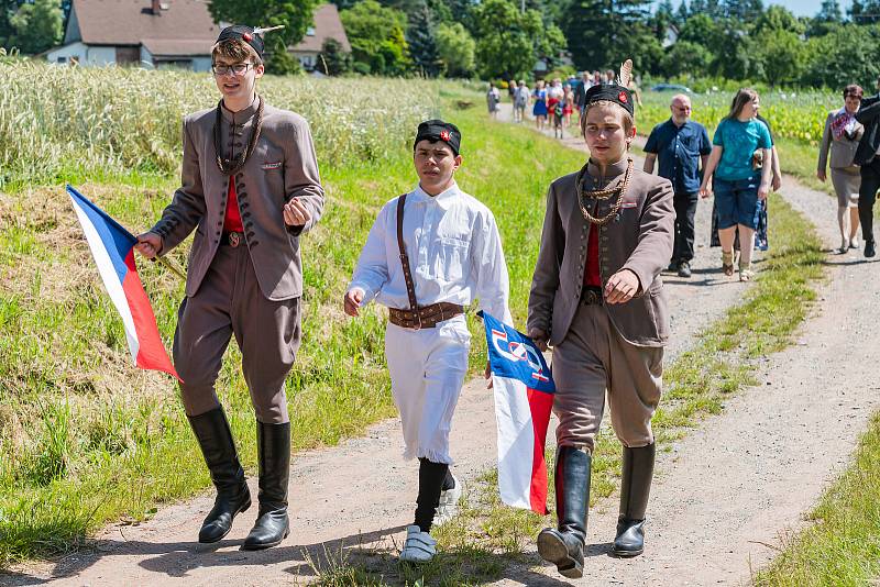 Pietní akce připomněly osudy lidí, kteří přes nebezpečí a hrozbu smrti neváhali podat pomocnou ruku parašutistovi a radistovi ze skupiny Silver A Jiřímu Potůčkovi.