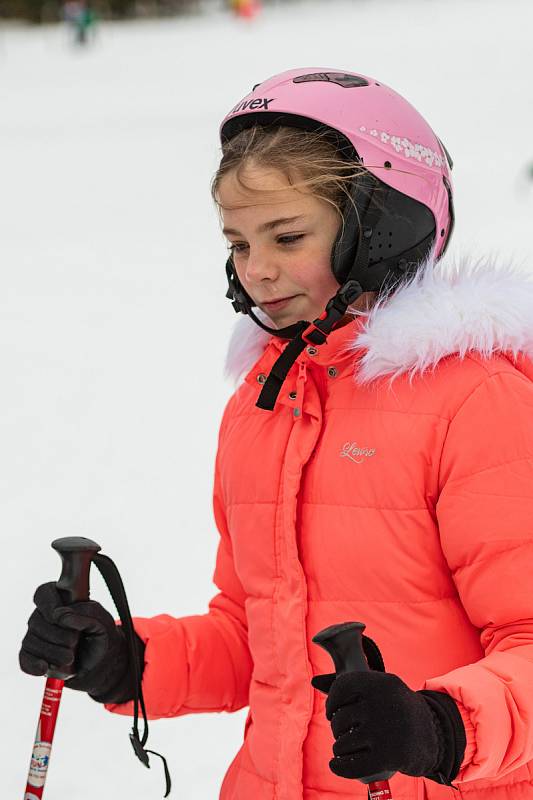 Skiareál Malá Úpa zahájil v sobotu lyžařskou sezonu na sjezdovce Pomezky.