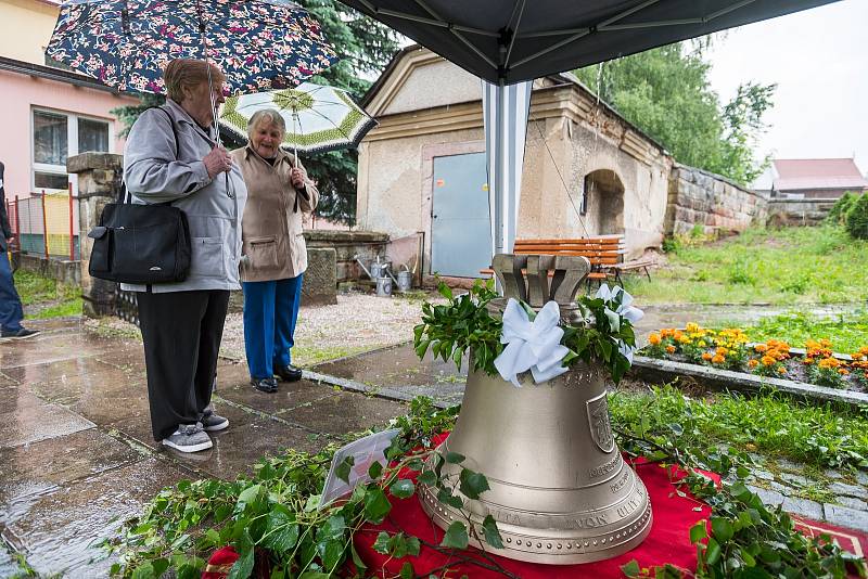 U příležitosti výročí 300 let od zahájení stavby místního kostela došlo v Borovnici k posvěcení obecního zvonu sv. Víta a umístění do věže.