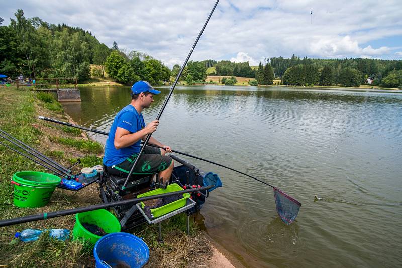 Rybářské závody na Dolcích u Trutnova.