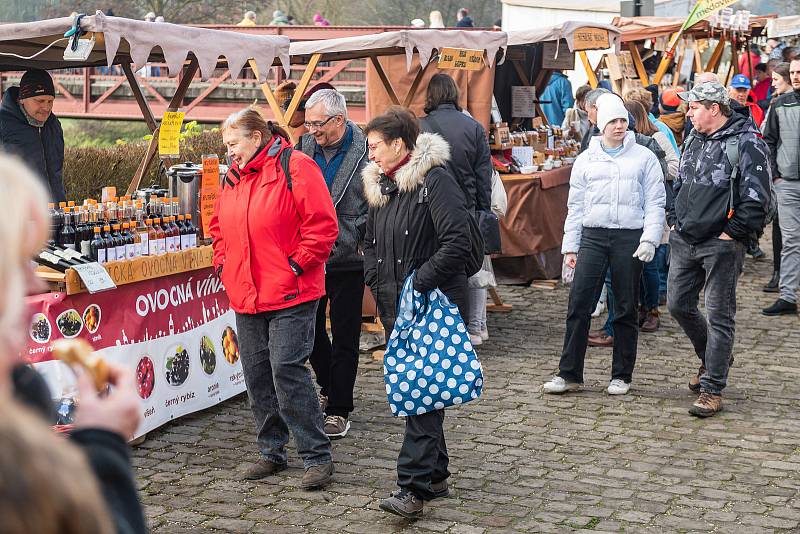 Vánoční trhy v Kuksu přilákaly v sobotu a neděli davy návštěvníků, pokračují o víkendu 19. a 20. listopadu.