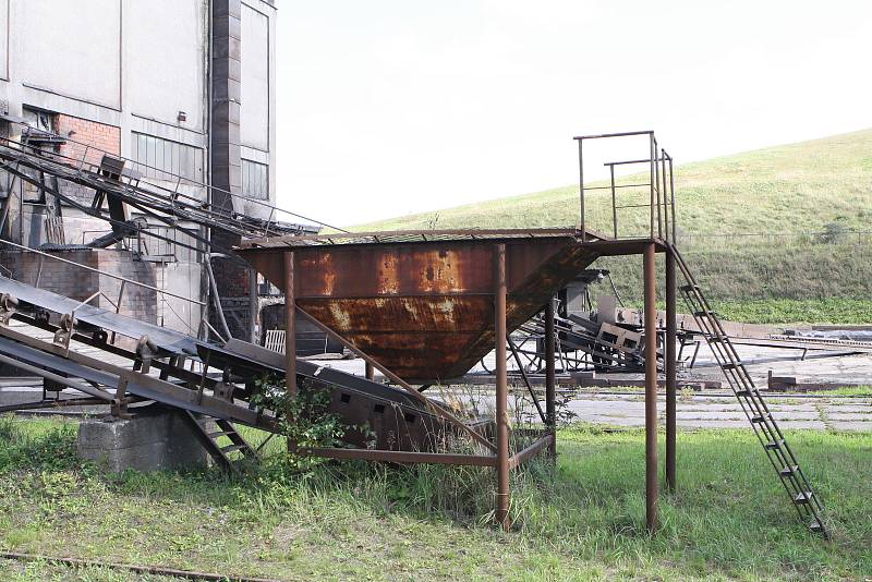 Obrovskou historii má hornictví na Žacléřsku, uhlí se tam dolovalo 422 let.  Jeho dějiny popsal Jiří Mauer.