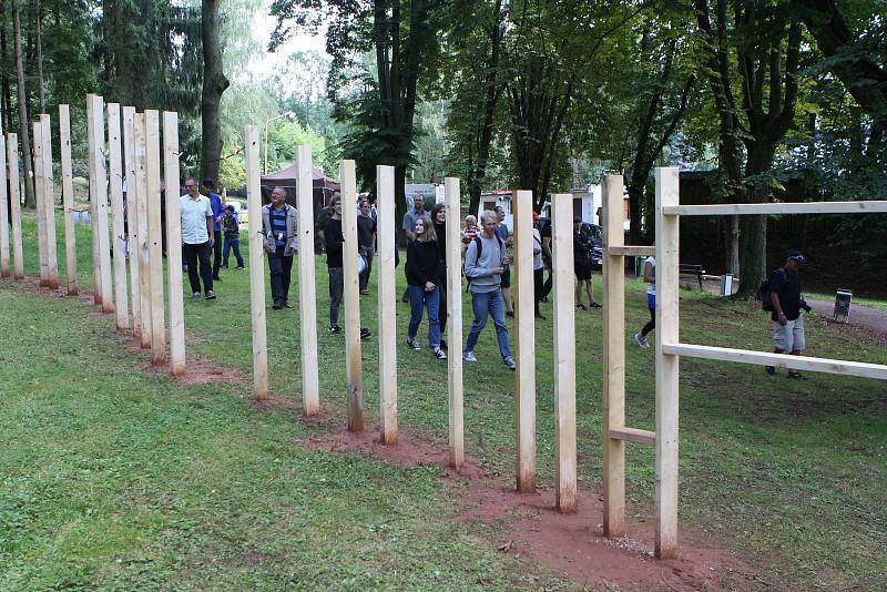 Z vernisáže prací studentů architektury na trutnovském Bojišti.