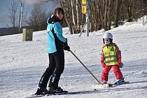 V lyžařské škole v krkonošském Strážném se učí lyžovat děti zpravidla od tří let.