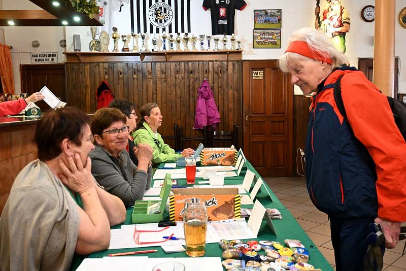 Pochod Karla Klíče pořádal 20. května KČT Hostinné. Nabídl sedm tras pro pěší i cyklisty. Počasí bylo parádní a akci si užilo 145 účastníků.