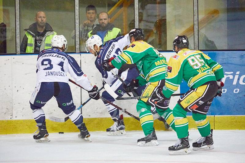 Hokejové derby Trutnov - Dvůr Králové (4:3).