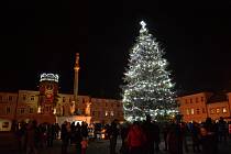Rozsvícení vánočního stromu v Hostinném.