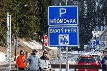 Miliardový projekt propojení lyžařských areálů Medvědín a Svatý Petr má přinést zklidnění dopravy v centru Špindlerova Mlýna díky vybudování parkovacího terminálu u přehrady Labská.