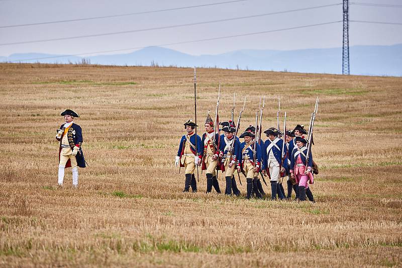 Na poli u Studence u Trutnova se střetli vojáci armád rakousko-saské a pruské, které bojovaly v bitvě v roce 1745.