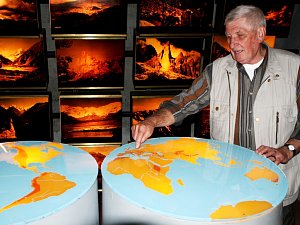 OD DUBNA 1984 byla chloubou Krkonošského muzea expozice Kámen a život. Jedním z tvůrců byl Jan Štursa.