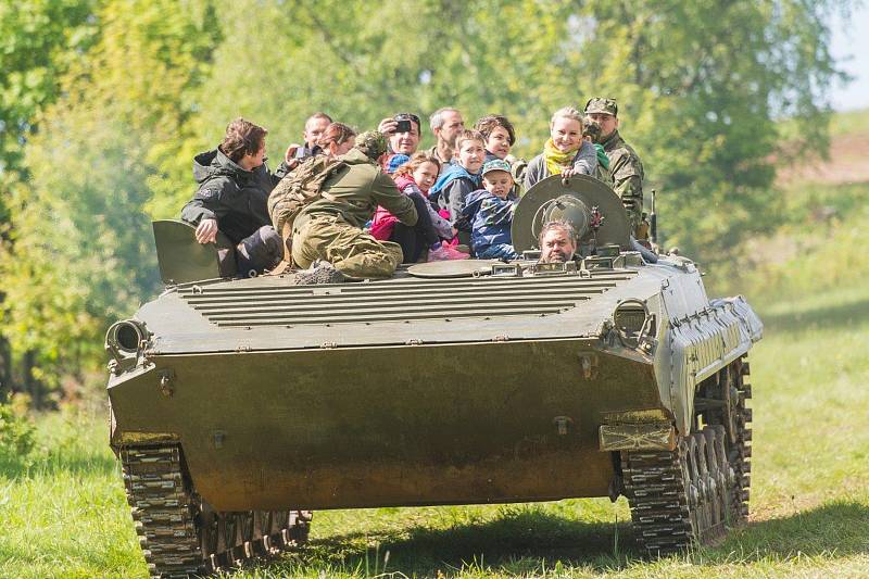 U Stachelbergu rachotila vojenská technika. Na zemi i ve vzduchu.