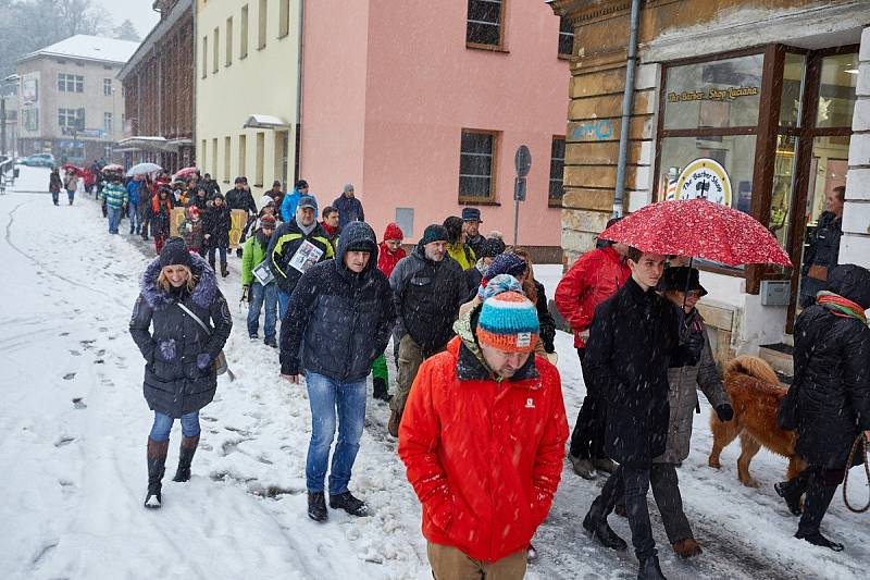 Úterní protest proti Babišovi a Ondráčkovi v Trutnově